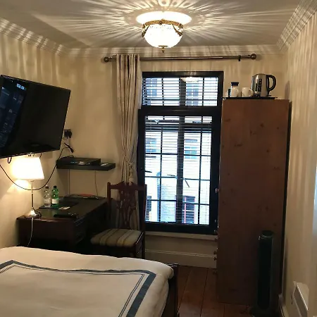 Violet Apartment